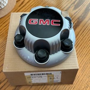 GMC Safari Center Hub Cap (1) #15067579